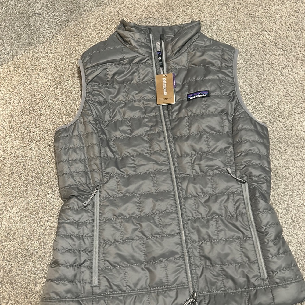BNWT Womens Small Patagonia Nano Vest Grey